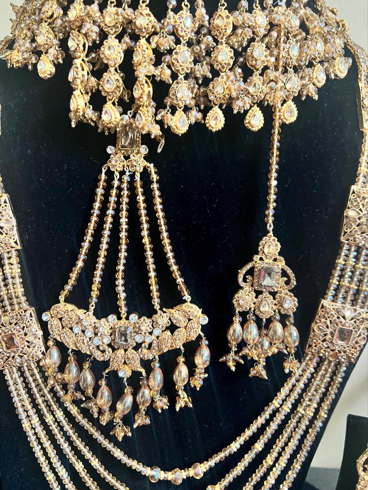 Champagne Gold Bridal Choker Set – Kundan Mala, Jhumar, Tikka & Jhumkay