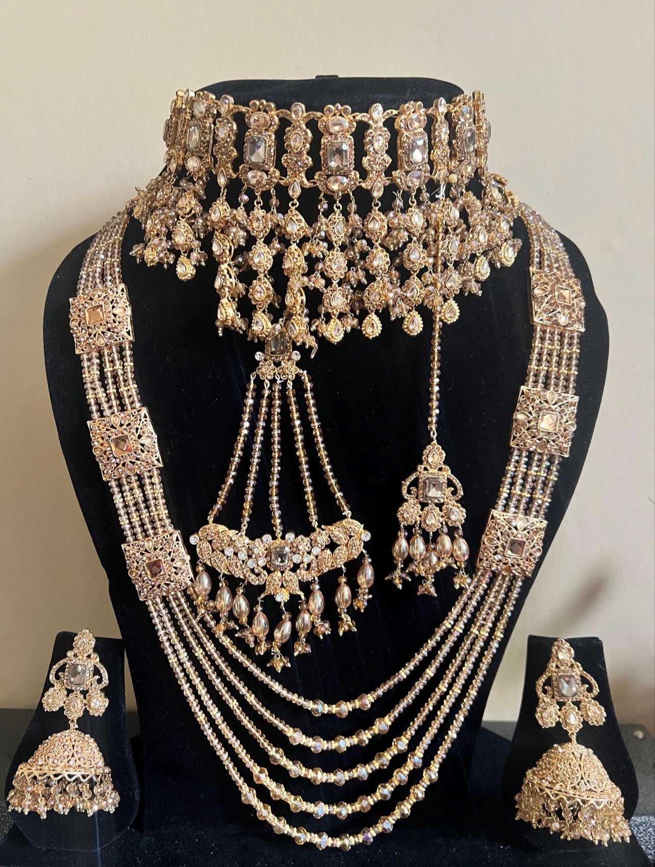 Champagne Gold Bridal Choker Set – Kundan Mala, Jhumar, Tikka & Jhumkay
