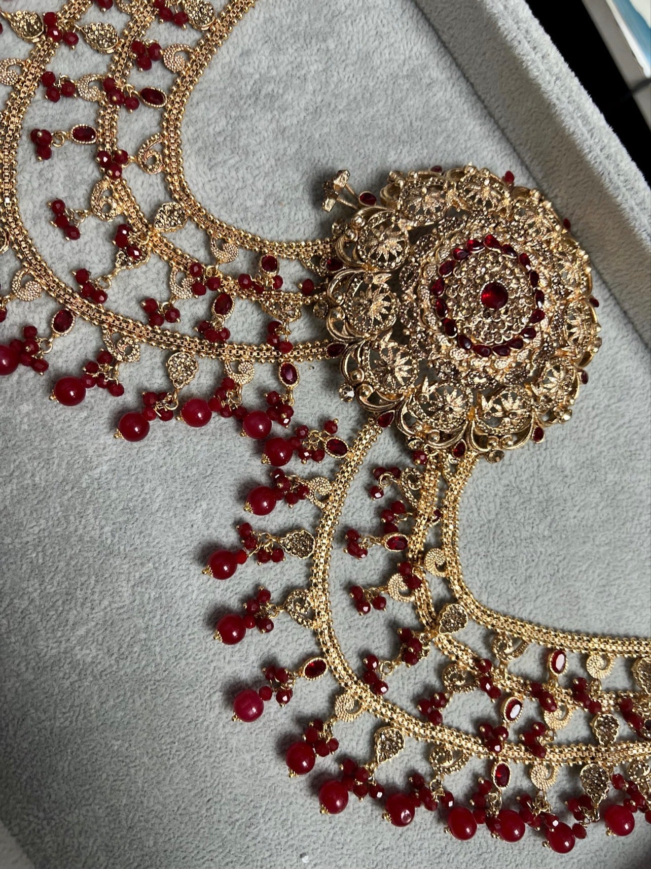 Bridal Jura Hair Pin – Traditional Gold & Maroon Hair Jewellery