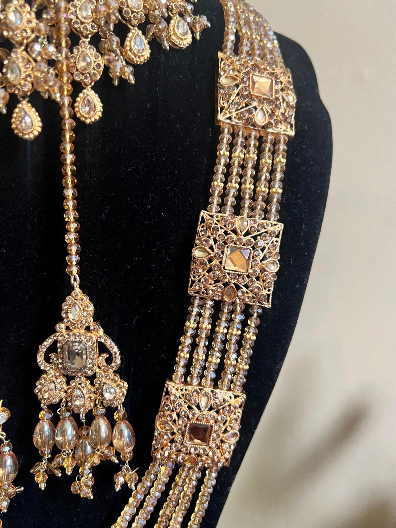 Champagne Gold Bridal Choker Set – Kundan Mala, Jhumar, Tikka & Jhumkay