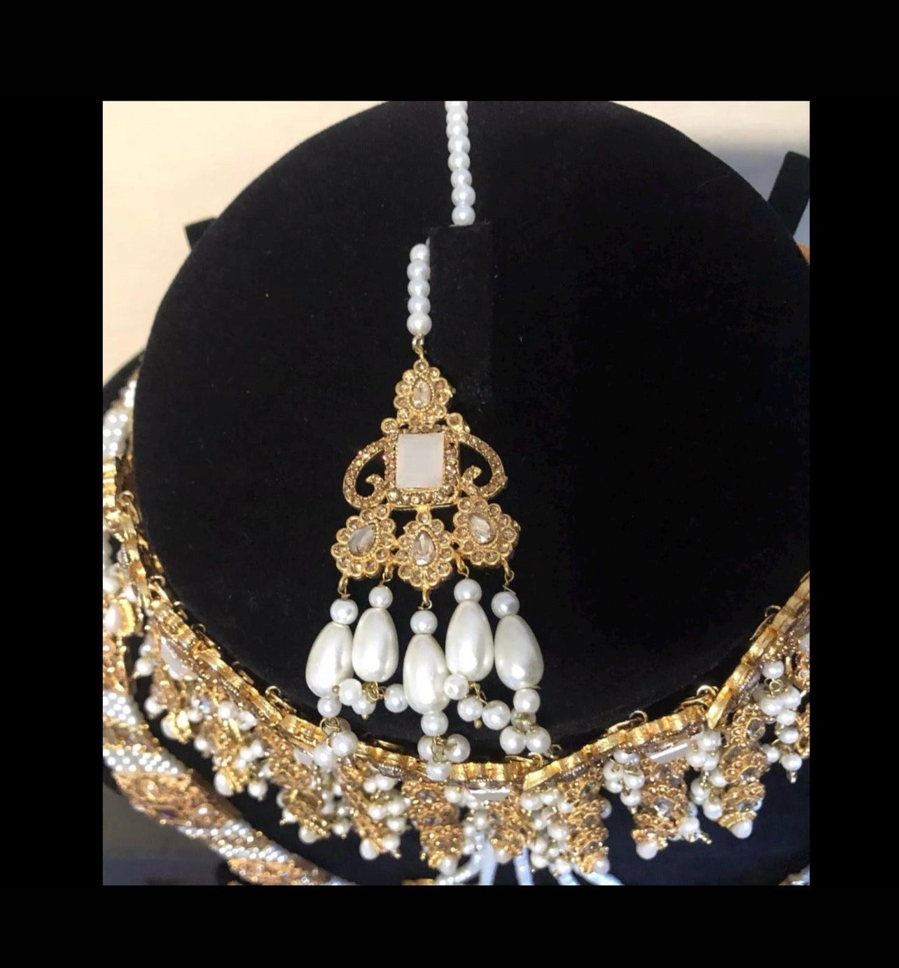 White & Gold Pearl Bridal Choker Set – Kundan Mala, Jhumar, Tikka & Jhumkay